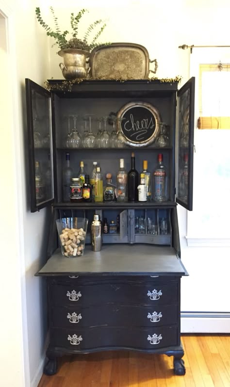 My vintage secretary painted black shabby chic and repurposed as a side bar❤️❤️❤️❤️ Beverage Stations, Black Shabby Chic, Antique Secretary Desks, Rehab Addict, Vintage Secretary, Shabby Furniture, Dresser Ideas, Beverage Bar, Antique Booth