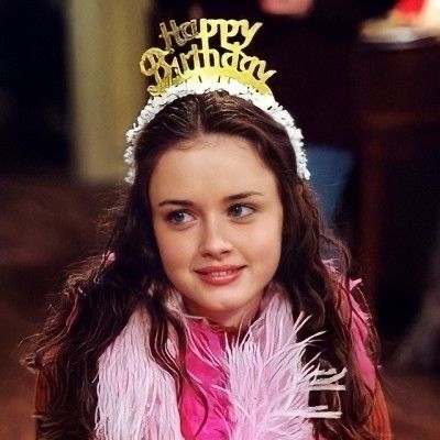 Rory Gilmore Icon, Gilmore Girls Rory, 17th Birthday Ideas, Team Logan, Gilmore Girl, Lorelai Gilmore, Teen Daughters, Profile Pictures Instagram, Stars Hollow