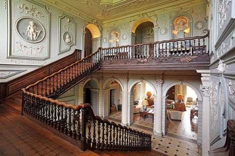 One of the finest houses in England, for sale for the first time in 55 years Manor House Entrance Hall, English Mansion Interior, Wooden Manor, English Manor Houses Country Estate, Chateau Interior, Castle Hall, Houses In England, Palace Aesthetic, Old English Manor