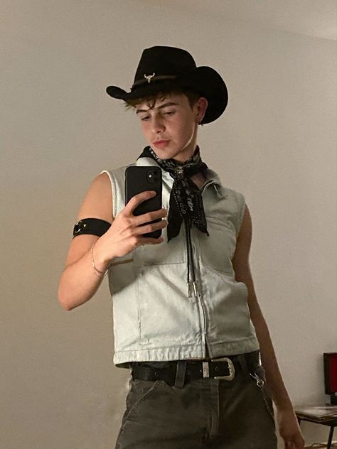 Halloween Cowboy Men, Mens Pride Outfit, Aesthetic Cowboy Outfit, Cowboy Festival Outfit Men, Cowboy Asethic Outfits, Halloween Party Outfits Men, Gay Men Halloween Costumes, Cowboy Inspired Outfit Men, Gay Cowboy Outfit