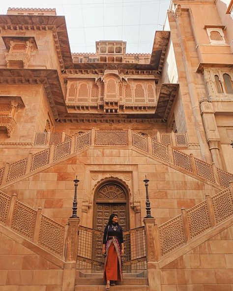 Reposting @whimsytales: The mind-blowing Junagarh Fort #Bikaner, which I can’t wait to show you more of! . . . . . . . #shotonpixel #shotonpixel3 #teampixel #portraits #snapseed #vsco #acolorstory #vintage #potd #delhiblogger #bikaner #rajasthan #india #portrait #pixel #indianblogger #indianwomen  #forts #palaces #art #symmetry #architecture #design Junagarh Fort Bikaner, Symmetry Architecture, Jaipur Travel, India Architecture, Mughal Architecture, Long Frock, Jaisalmer, Rajasthan India, World Building