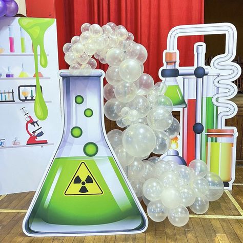 Science Lab Decorations, Scientist Birthday Party, Scientist Birthday, Planning School, Physics Projects, Mad Scientist Party, Chemistry Projects, Scientist Party, Science Festival