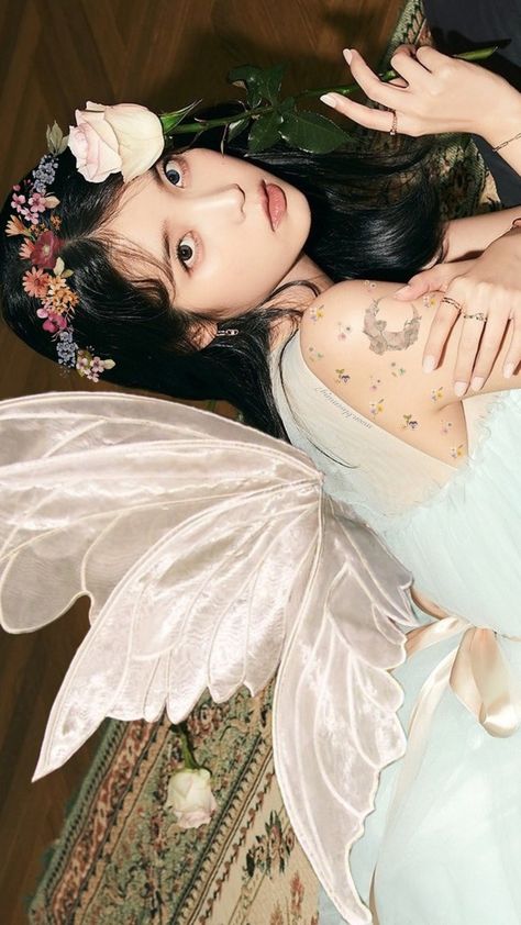 Fairy Poses Reference Photo, Fall Fairy Photoshoot, Ulzzang Fairy, Fairy Poses Reference, Fairy Reference, Fairy Photoshoot Ideas, Fairy Poses, Asian Fairy, Iu Aesthetic