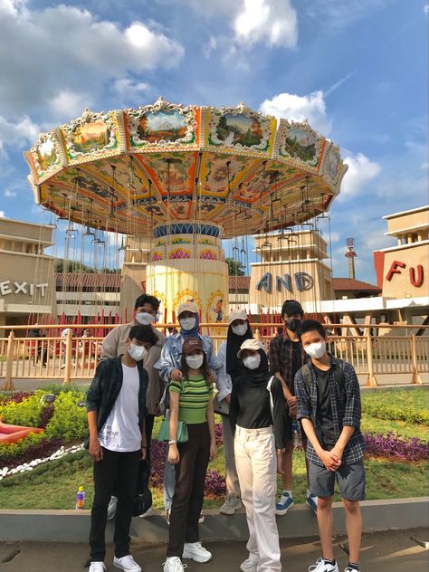 Dufan Outfit Ideas, Brackets Aesthetic, Berlin Vibes, Names For Boyfriend, Ootd Aesthetic, Cute Names, Fall Photoshoot, 90s Aesthetic, Cute Selfies Poses