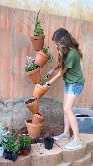 88K views · 31K reactions | @nikkiplantsthings What a creation, you must try to make this! 😮🤩🪴😍🌿🧑‍🌾 • • • 📸Reposted by: @nikkiplantsthings • • • #pottedplants #gardenhack #garden #fyp #viral #plantlover #planttherapy #greenthumb #outdoordecor #outside #planthack | garden.dose | garden.dose.ig · Original audio Gardening Tiktok, Cheap Raised Garden Beds, Flower Garden Layouts, Garden Bed Layout, Bucket Gardening, Raised Flower Beds, Vegetable Garden Tips, Backyard Garden Landscape, Raised Garden Beds Diy