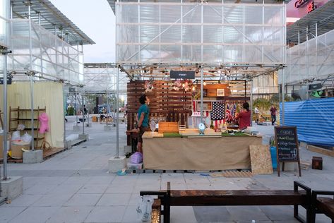 Gallery of Public Spaces with Scaffolding: an Alternative in Emergency Situations - 10 Indoor Market Architecture, Tokyo Architecture, Temporary Structures, Commercial Street, Restaurant Architecture, Landscape And Urbanism, Chicago Architecture, Cultural Architecture, Education Architecture