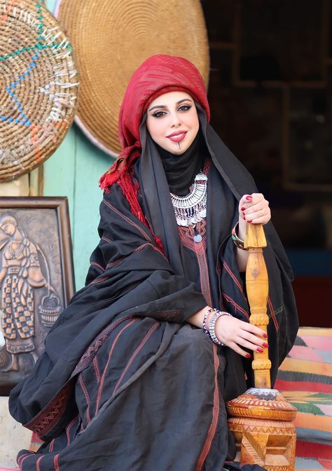 Jordanian Clothing, Syrian Clothing, Ramadan Images, Arab Fashion, Arab Women, Muslim Women, Traditional Dresses, Traditional Outfits, African Fashion