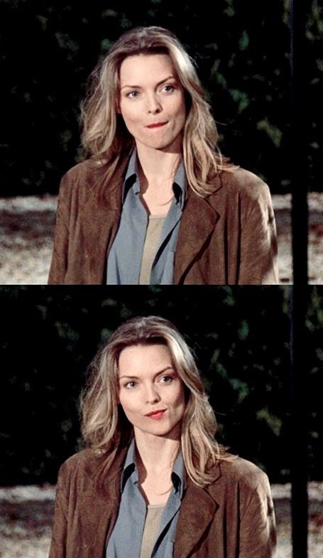 michelle fall style outfit Donna Reed, When Harry Met Sally, Meg Ryan, At The Mall, Michelle Pfeiffer, Middle Aged Women, Hollywood Glamour, 90s Fashion, Style Icons