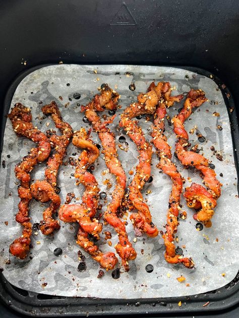 This Twisted Bacon recipe has gone viral on Tiktok and can be made in the oven or air fryer. Grab some bacon, roll them tightly to create twists, and then season it to perfection. These are great for breakfast, meal prep, and snacks. Twisted Bacon, Bacon Roll, Homemade Ranch Seasoning, Meal Prep Guide, Bacon Recipe, Best Bacon, Bbq Seasoning, Summer Meal Planning, Viral On Tiktok