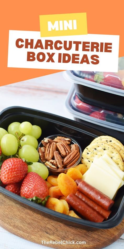 Charcuterie Lunch Box Ideas Healthy, Individual Mini Charcuterie Box Ideas, Lunchbox Charcuterie Board Ideas, Individual Appetizer Boxes, Travel Charcuterie Box Ideas, Charcuterie Container Ideas, Individual Charcuterie Lunch Box Ideas, Breakfast Charcuterie Box To Go, Mini Charcuterie Boxes Diy