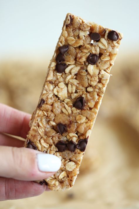 These No Bake Almond Butter Granola Bars are healthy, delicious and can easily be made in just 15 minutes! Perfect to grab on-the-go in the mornings too! Chewy Chocolate Chip Granola Bars, Almond Butter Granola, Chocolate Chip Granola, Homemade Almond Butter, Chocolate Chip Granola Bars, Sunshine On A Cloudy Day, Chewy Granola Bars, Almond Granola, Homemade Granola Bars