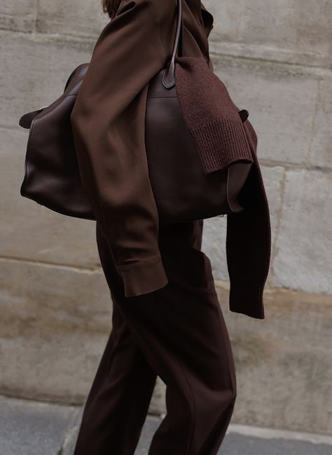 Brown — MODEDAMOUR Massimo Dutti Loafers, Brown Bag Outfit, The Row Margaux Bag, Brown Trousers Outfit, Margaux Bag, Mocha Mousse, Random Outfits, Trouser Outfit, Brown Trousers