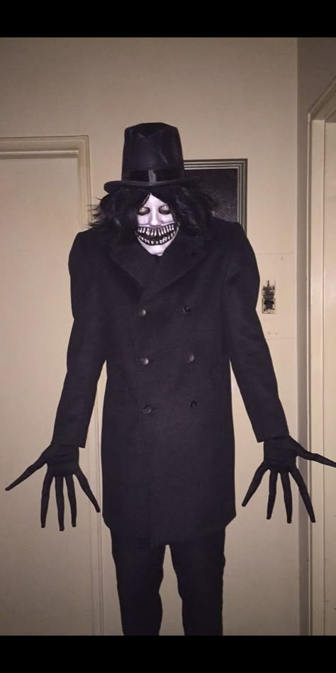 Insidious Halloween Costume, Costume Halloween Uomo, Evil Costume Ideas, Scary Movie Disfraz, Horrifying Halloween Costumes, Terrifying Halloween Costume Ideas, Halloween Costumes Men Scary, Babadook Costume, Halloween Costumes Scary Horror