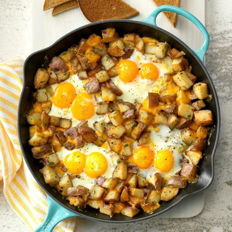 Stove To Oven Recipes Dinners, Cast Iron Breakfast Casserole, Potatoes With Eggs Breakfast, Egg And Potato Skillet, Eggs And Potatoes Skillet, Breakfast Potatoes With Eggs, Cast Iron Egg Bake Breakfast Recipes, Potatoe And Egg Recipes, Breakfast Potato Skillet