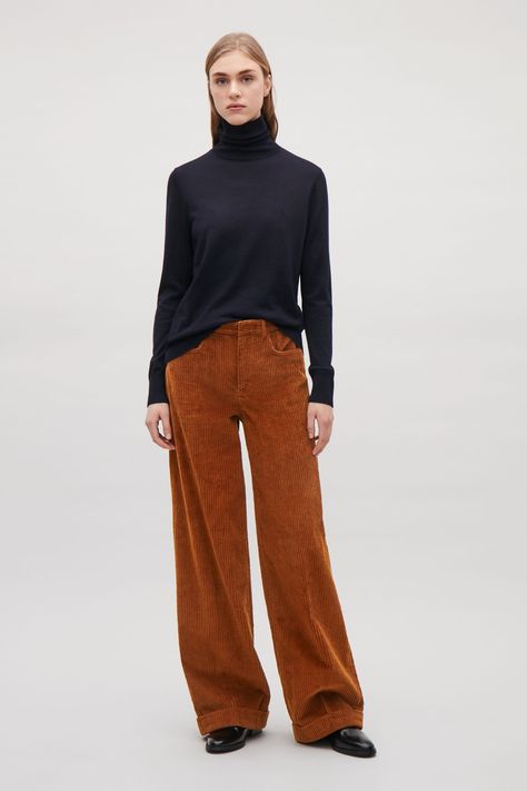 Dark Orange Clothes, Corduroy Trousers Outfit, Wide Leg Pants Winter, Corduroy Outfit, Orange Trousers, Corduroy Fashion, Jewel Colours, Corduroy Pants Outfit, Inspirational Outfits