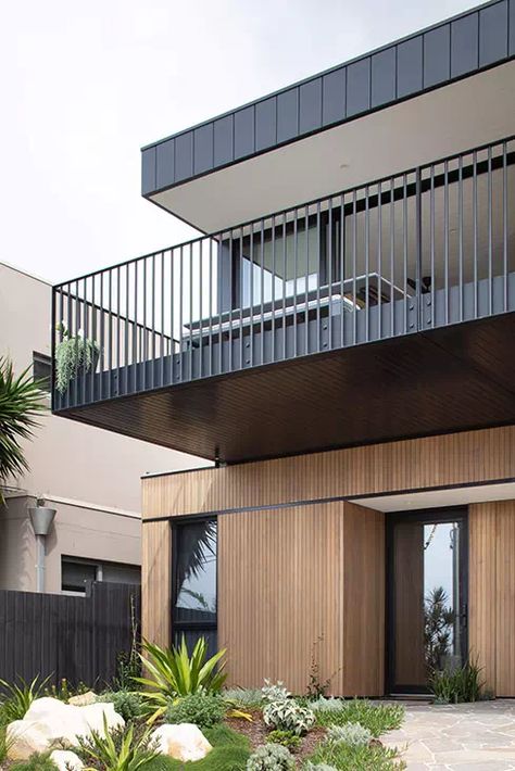 Front House Design, Veranda Railing, Design Balcony, Balcony Decor Ideas, Modern Stair Railing, House Balcony, Balcony Grill, Modern Balcony, Balcony Grill Design