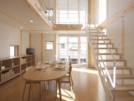 Japan's clean- and easy-living giant, MUJI, designs small, simple, affordable and beautiful homes. Japanese Style Interior Design, Muji Interior, Japanese Style Interior, Design Interior Modern, Modern Japanese Interior, Muji Home, Japanese Home Design, Japanese Minimalist, Design Japonais