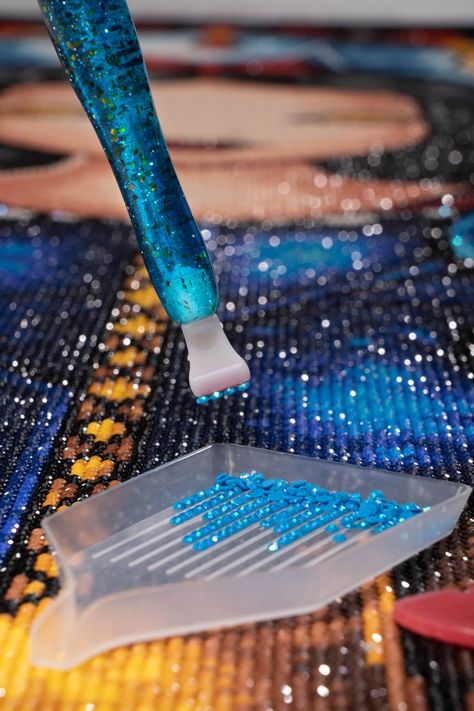 A diamond painting applicator pen with a multiplacer tip picking up diamond painting gems. July Wallpaper, Diamond Painting Tools, Painting Tool, Diamond Art Painting, Painting Accessories, Customer Review, Velvet Pouch, Club Design, Cute Poses For Pictures