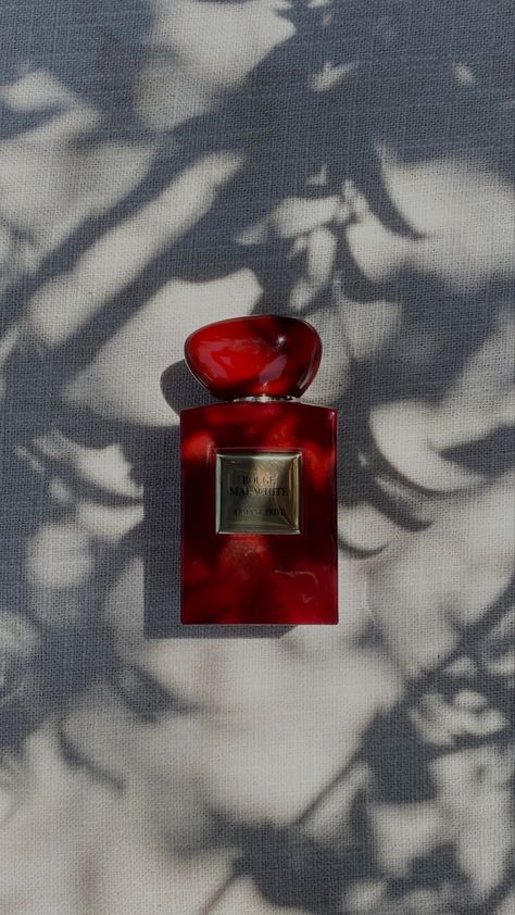 Rouge Malachite Armani, Armani Prive Perfume, Product Shooting, Perfume Photography, Insta Ideas, Armani Prive, Luxury Perfume, Black Side, Instagram Ideas