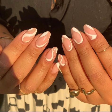 Shared by BläckPearl. Find images and videos about beauty, aesthetic and nails on We Heart It - the app to get lost in what you love. Nagellack Trends, Aesthetic Nails, Edgy Nails, Minimal Nails, Almond Nails Designs, Almond Acrylic Nails, Dream Nails, Fire Nails, Funky Nails