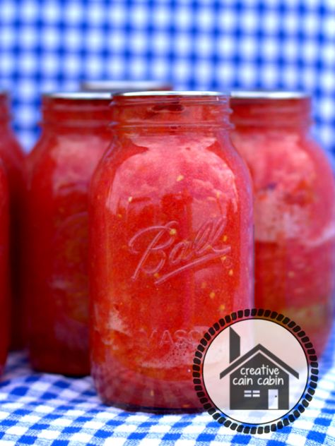 CannedCrushedTomatoes done the old fashioned way by canning them in the oven Canned Crushed Tomatoes, Freezing Veggies, Can Tomatoes, Canning Crushed Tomatoes, Canning Vegetables, Canning Food Preservation, Canned Food Storage, Canning Tips, Canned Tomatoes