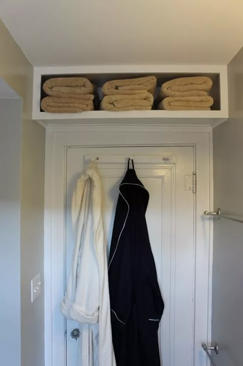 20 Small Bathroom Storage Ideas That Will Crush Your Clutter | Organize & Declutter Toilet Rack Ideas, Small Bathroom Towel Hanging Ideas, Small Narrow Bathroom, Small House Storage, Diy Bathroom Storage Ideas, Diy Project Ideas, Small Bedroom Storage, Tiny House Storage, Narrow Bathroom