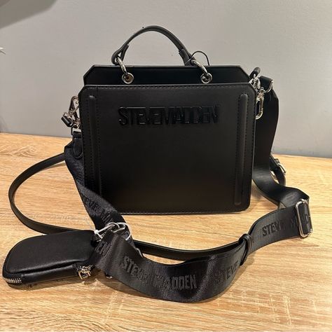 New! Steve Madden Bevelyn Black Purse Handbag Steve Madden Bevelyn, Steve Madden Wallet, Steve Madden Purse, Steve Madden Handbags, Steve Madden Bags, Black Purse, Small Backpack, Black Purses, Zip Wallet