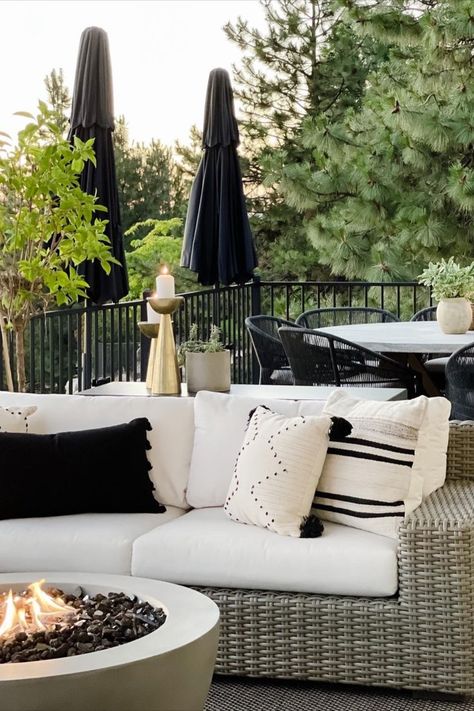 Large Outdoor Patio Furniture, Backyard Lounge Ideas, Black And White Deck Decor Ideas, Relaxing Deck Ideas Outdoor Spaces, Black Deck Furniture, Deck Furniture Design, Modern Deck Decor, Ground Deck Ideas Backyards, Long Deck Furniture Layout