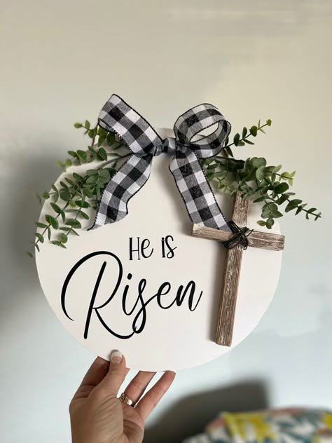 Diy Religious Easter Decor, Dollar Tree Cross Crafts, Dollar Tree Christian Crafts, Easter Woodworking Projects, Christian Easter Decor Ideas Diy, Easter Craft For Adults, Diy Christian Easter Decor, He Is Risen Door Hanger, Diy Spring Crafts For Adults