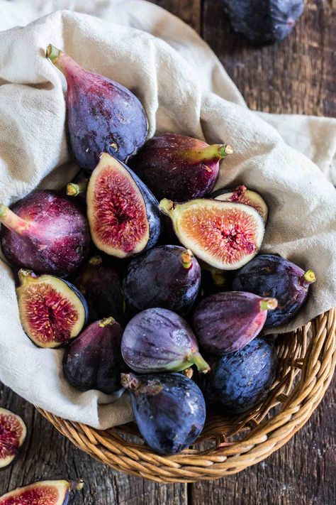 Iphone Wallpaper Colorful, Fig Fruit, Iphone Wallpaper Aesthetic, Wallpaper Colorful, Easy Pasta Dishes, Fruit Photography, Wallpapers For Iphone, Fresh Figs, Beautiful Fruits