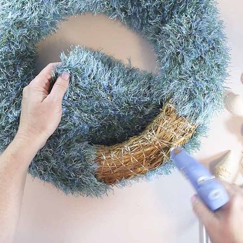 Straw Christmas Wreaths, Cross Wreath Diy, Wreaths Videos, Christmas Wreath Ideas, Teal Christmas, Winter Wreath Diy, Coastal Wreath, Straw Wreath, Seashell Wreath