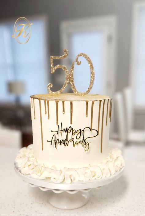 Instagram: Kddesign_decoration 50th Birthday Cake White And Gold, Cake Design For 50th Anniversary, Ideas For 50th Anniversary Party, Golden 50th Birthday Cake, 50 Year Old Cakes For Women, 50 Anniversary Cake Ideas, Simple 50th Birthday Cake, 50th Anniversary Cakes Simple, Anniversary Cake Ideas For Parents