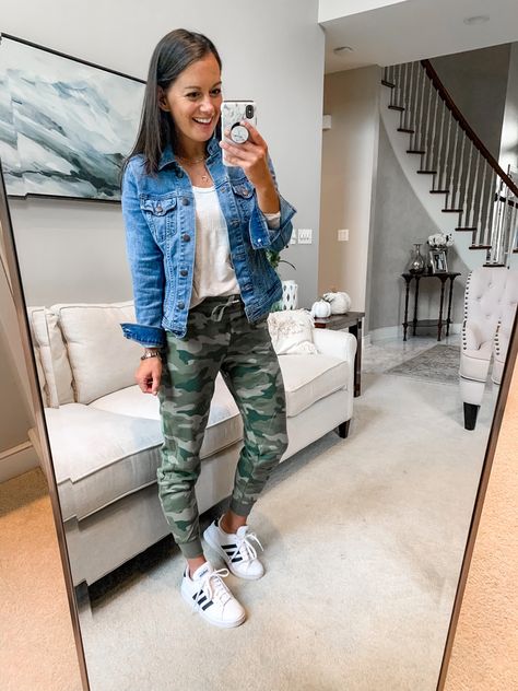 Fall fashion - casual outfit - athleisure #athleisure #joggers #camo How To Wear Camo Joggers, Camouflage Joggers Outfit Women, Cano Pants Outfit Summer, Army Joggers Outfit, Camo Shoes Outfit Womens, Camo Leggings Outfit Fall, Camo Leggings Outfit Casual, How To Style Camo Joggers, Women Camo Pants Outfit