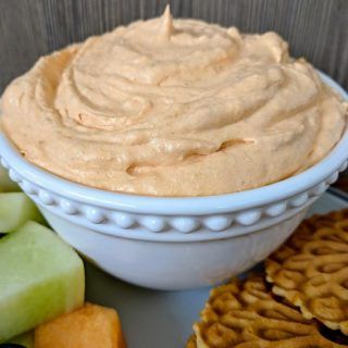 Pumpkin Fluff | Weight Watchers - Pointed Kitchen Weight Watchers Pumpkin Pie, Pumpkin Pie Fluff, Easy Pumpkin Dip, Frozen Key Lime Pie, Pumpkin Dip Recipe, Weight Watchers Pumpkin, Weight Watchers Recipe, Pumpkin Fluff, Weight Watchers Dessert Recipes