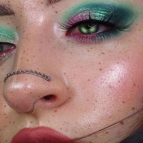 Wicked Inspired Eye Makeup, Wicked Eye Makeup, Wicked Inspired Makeup, Wicked Makeup, Makeup Drawing, Eye Makeup Techniques, Emo Makeup, Eye Makeup Designs, Make Up Inspo