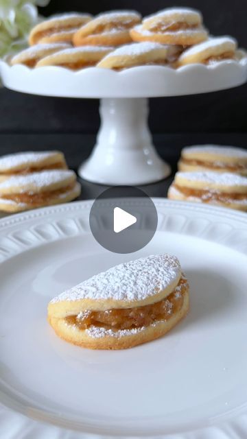 Apple Tacos, Apple Hand Pies, Afternoon Tea Recipes, Walnut Recipes, Tea Party Food, Apple Filling, Apple Fritters, Puff Pastry Recipes, Apple Desserts