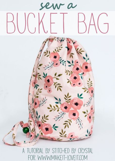 A tutorial to sew a round bottom, straight sided, bucket bag. A simple sewing project and a great bag for kids or adults! Diy Sy, Sac Diy, Sew Ins, Beginner Sewing Projects Easy, Fabric Purses, Sewing Projects For Kids, Dance Bag, Sewing Projects For Beginners, Easy Sewing Projects