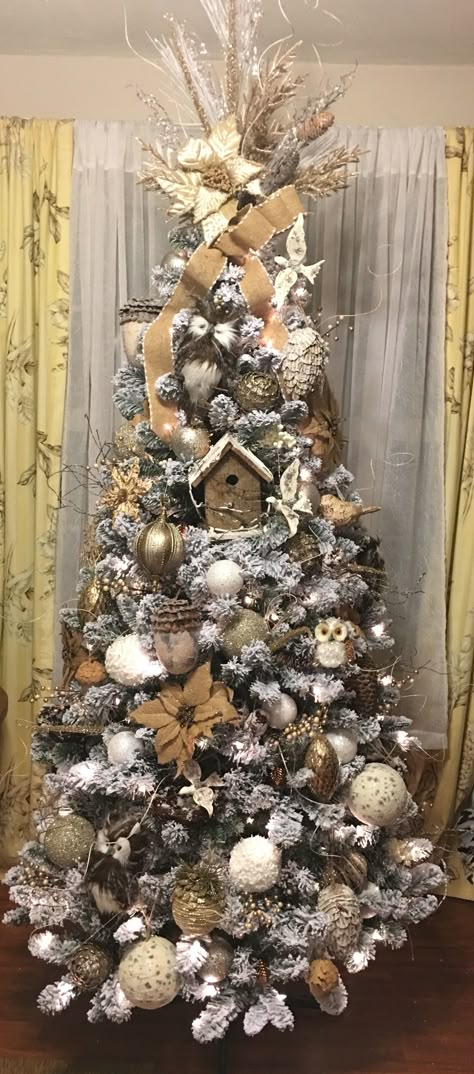 Christmas Tree Ideas Nature Theme, Christmas Tree Woodland Animals, Woodland Animals Christmas Tree Ideas, Winter Woods Christmas Tree, Woodland Xmas Trees, Wood Themed Christmas Tree, Wood Land Theme Christmas Tree, Woodland Gnome Christmas Tree, Woodsy Christmas Tree Topper