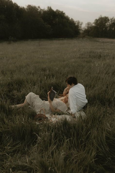 Fairy Engagement Photos, Fantasy Engagement Photos, Green Engagement Photos, Casual Western Couple Photoshoot, Dreamy Couples Photography, Couple In Field Photography, Engagement Photos Grass Field, Whimsical Engagement Photos, Simple Engagement Photos