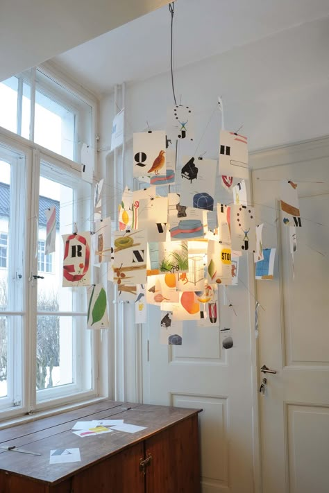 10 Icons by Ingo Maurer, the Poet of Light - Azure Magazine | Azure Magazine Paper Chandelier, Ingo Maurer, Iron Body, Led Diy, Chandelier Design, Luminaire Design, Unique Lamps, Suspension Lamp, Edison Bulb