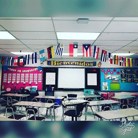 Spanish Classrooms Tour: A Look into Over 30 Classrooms Multilingual Classroom Decor, Spanish Classroom Door, Spanish Classroom Bulletin Boards, Elementary Spanish Classroom, Multilingual Learners, Spanish Teacher Classroom, Classroom Ceiling, Spanish Classroom Ideas, Future Educator