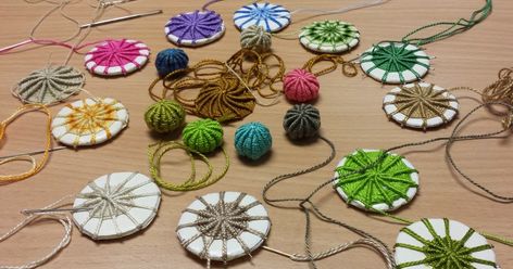 Yorkshire Buttons, Colonial Clothing, Dorset Buttons, Fabric Bowls, Hardanger Embroidery, Diy Buttons, Crochet Buttons, Hand Embroidery Flowers, Craft Club