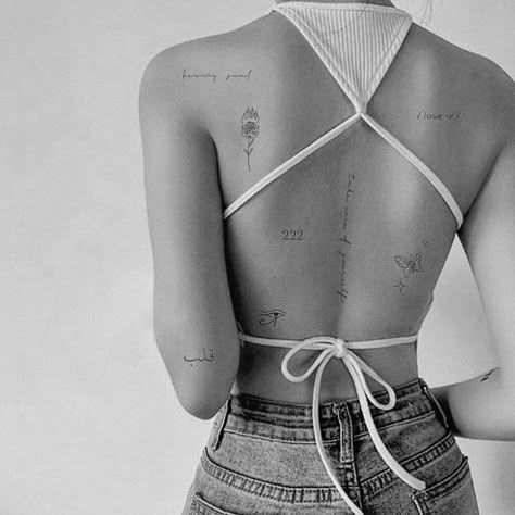 Female Fine Line Back Tattoo, Concept Tattoo Women, Tattoo Rug Dames, Spine Fine Line Tattoos For Women, Back Patchwork Tattoo Women, Women’s Spine Tattoos, Rug Tattoo Dames, Fine Line Back Tattoos, Spine Tattoos For Women Dainty