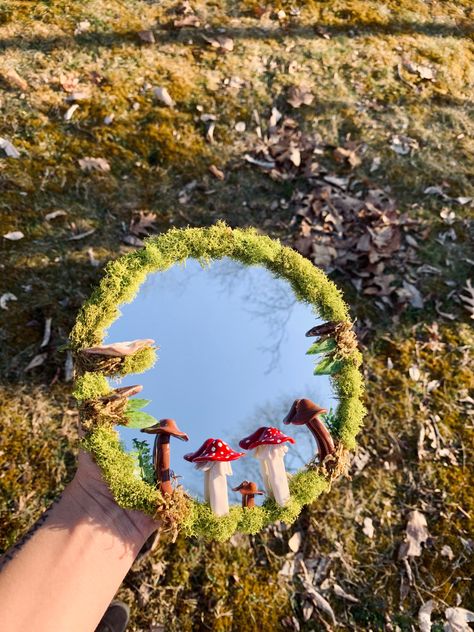 Woodland Mirror Diy, Moss Mirrors, Miss Mirror, Mushroom Mirror, Moss Mirror, Magic Corner, Mossy Forest, Mushrooms Forest, Forest Crafts