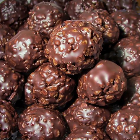 Chocolate Rice Krispie Balls Chocolate Rice Crispy Balls Recipe, Chocolate Rice Crispies Balls, Chocolate Rice Krispie Peanut Butter Balls, Rice Krispie Balls Christmas, Chocolate Rice Krispies Balls, Choc Rice Krispie Balls, Rice Crispy Chocolate Balls, Rice Crispy Balls Christmas, Rice Krispie Chocolate Balls