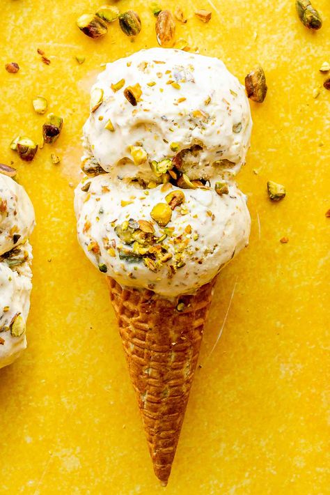 Honey Ice Cream Recipe, Herbal Ice Cream, Unique Ice Cream Flavors Recipes, Pistachio Ice Cream Recipe, Honey Pistachio, Korean Ice Cream, Italy Recipes, Unique Ice Cream Flavors, Fancy Ice Cream