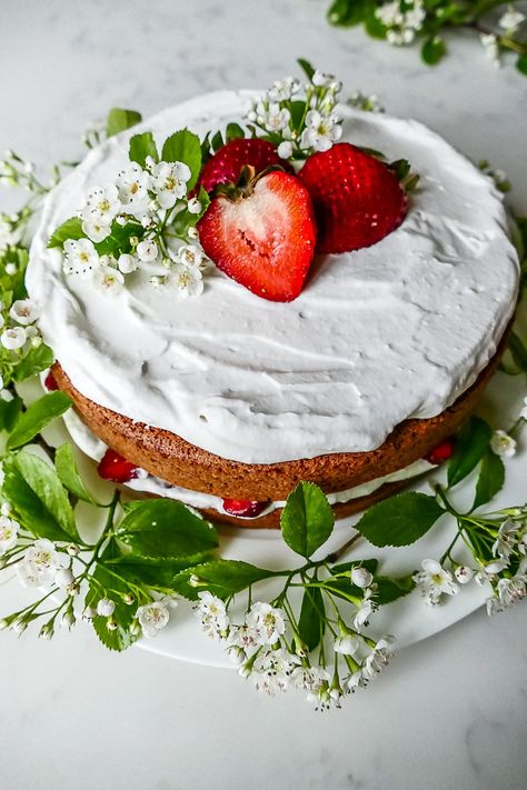 Healthy Strawberry Cake Recipe, Healthy Strawberry Cake, Faithful Plateful, Whole Foods Cake, Strawberry Cake Recipe, Cake Calories, Plant Based Desserts, Wfpb Recipes, Strawberry Cake Recipes