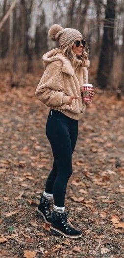 20 Cute Winter Outfit Ideas for Teenagers #teenoutfits #womenoutfits #womenwinteroutfits Cabin Outfit, Cute Hiking Outfit, Simple Winter Outfits, Colorado Outfits, Mountain Outfit, Walking Outfits, Hiking Outfit Women, Hiking Outfit Winter, Trip Outfits