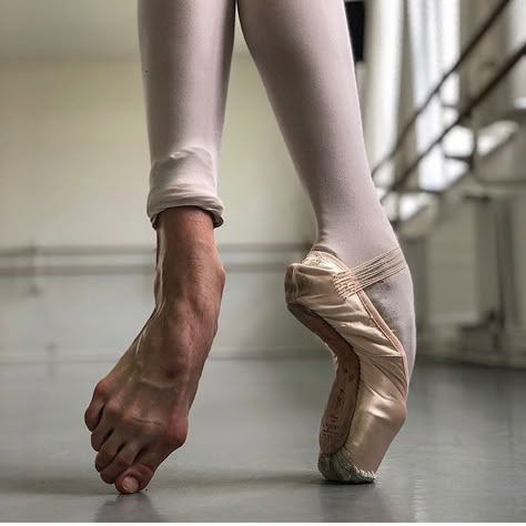 Ballet Pictures, Ballet Beauty, Ballet Inspiration, Ballet Art, Ballet Photos, Aesthetic Board, Ballet Photography, Ballet Beautiful, Pointe Shoes