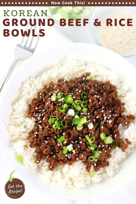 These Korean ground beef bowls with rice are a super easy and flavorful 30-minute meal that will earn a permanent spot in your weeknight dinner rotation. Inspired by the Korean BBQ dish called bulgogi, ground beef is tossed with a sweet, savory, and mildly spicy Asian-flavored sauce, served over fluffy white rice, and topped with green onions and sesame seeds. It's one of the best ground beef recipes I've ever made! Get the recipe and try it! Bulgogi Ground Beef, Siracha Recipes, Ground Beef Soups, Ground Beef Bowls, Chinese Food Takeout, Homemade Egg Drop Soup, Fluffy White Rice, Hello Fresh Meals, Best Ground Beef Recipes